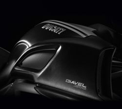 Ducati-diavel-amg-special-edition-2012-2012-1.jpg