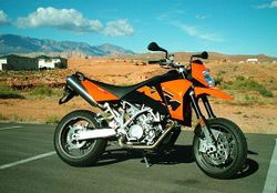 2006-KTM-950-Supermoto-Orange-6061-0.jpg