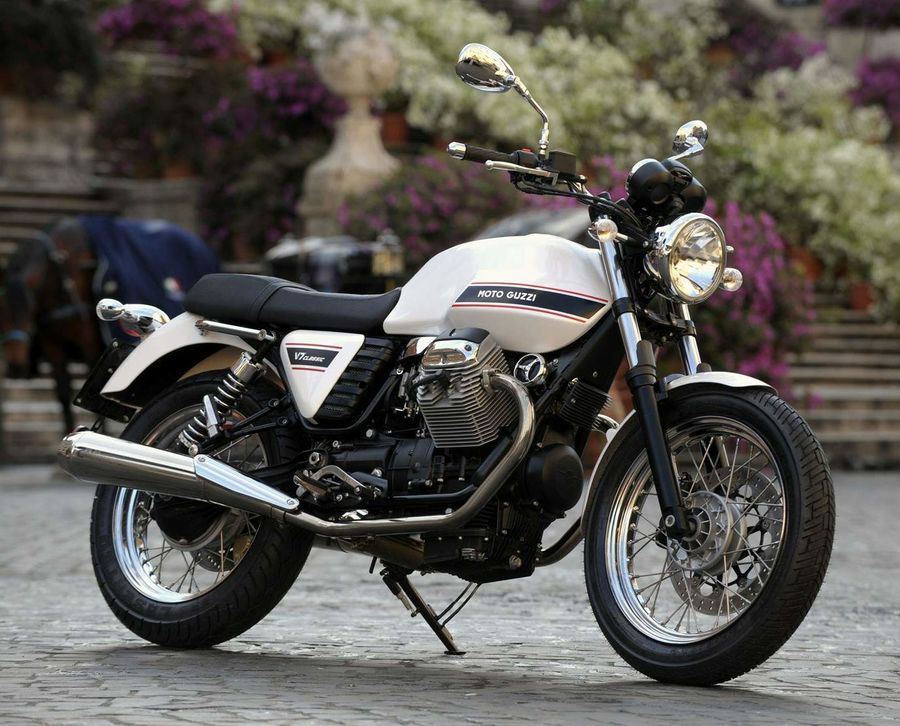 Moto Guzzi V7 Classic - CycleChaos
