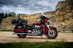 Harley-davidson-cvo-ultra-classic-electra-glide-2-2011-2011-0.jpg