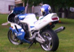 1995-Suzuki-GSX-R750-White-Blue-3931-4.jpg