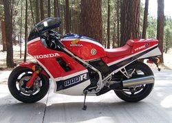 1985-Honda-VF1000R-Red-4727-1.jpg