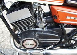 1971-Yamaha-R5B-Orange-4561-3.jpg