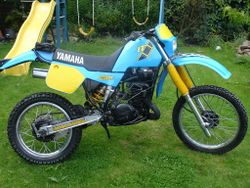 Yamaha-it250-1980-1983-1.jpg