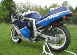 1988-Suzuki-GSX-R750-White-Blue-1629-5.jpg