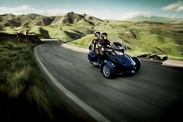 2010 Can-Am/ Brp Spyder RT Audio and Convenience