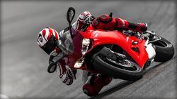 Ducati-899-panigale-2015-2015-2.jpg