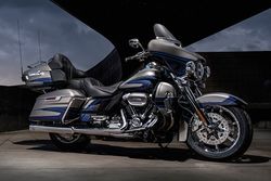 Harley-davidson-cvo-limited-2-2017-0.jpg