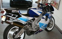 1991-Suzuki-RGV250SP-WhiteBlue-2.jpg
