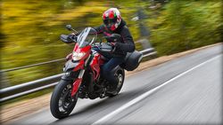 Ducati-hyperstrada-2016-2016-1.jpg