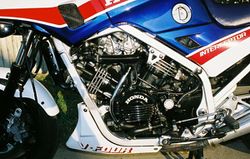 1984-Honda-VF1000F-Blue152-5.jpg