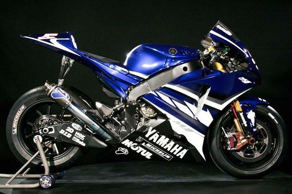 Racing Bikes Yamaha YZR-M1 800