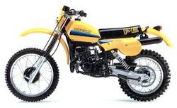Suzuki-pe250-1977-1983-0.jpg