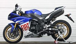 Yamaha-R1-Rossi-Rep-07--2.jpg