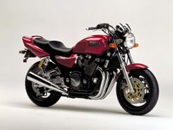 Yamaha-xjr1200-1995-1998-3.jpg