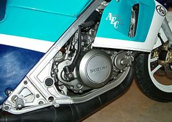 1987-Suzuki-RG250-WhiteBlue-4.jpg