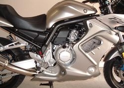 2003-Yamaha-FZ1-Silver-2.jpg