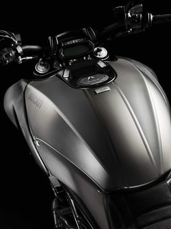 Ducati-Diavel-Titanium-15--2.jpg