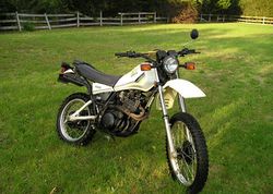 1983-Yamaha-XT550-White-2.jpg