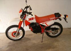 1988-Yamaha-XT350-RedWhite-2.jpg