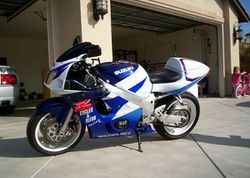 1997-Suzuki-GSX-R600-White-Blue-4782-1.jpg