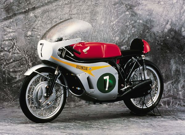 Racing Bikes Honda RC166 250 Six cylinder