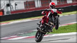 Ducati-hypermotard-sp-2015-2015-1.jpg