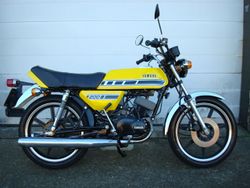 Yamaha-rd200-1974-1980-2.jpg