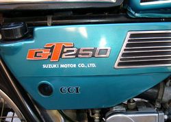 1974-Suzuki-GT250-Blue-0.jpg