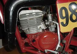 1978-Honda-CR250R-Red-1.jpg