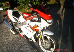 1992-Yamaha-FZR600-White-8897-3.jpg
