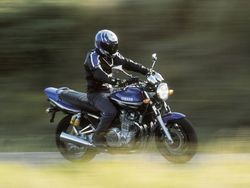 Yamaha XJR1300 2002 motorcycle-pictures 4.jpg