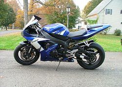 2002-Yamaha-YZF-R1-Blue-2.jpg