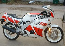 1989-Yamaha-FZR400-White-7611-0.jpg