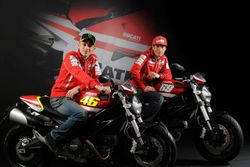 Ducati-monster-796-rossi-motogp-replica-2011-2011-4.jpg