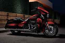 Harley-davidson-cvo-street-glide-2-2017-0.jpg