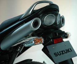 Suzuki gsr400 08 04.jpg