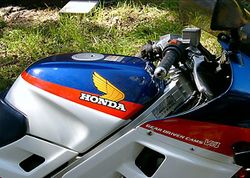 1986-Honda-VFR700F-5.jpg