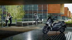 Yamaha-x-max-125-momodesign-2-2013-2013-3.jpg