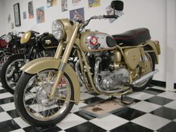 Bsa-a-10-golden-flash-1949-1961-0.jpg