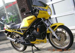 1984-Yamaha-RZ350L-Yellow-4610-3.jpg