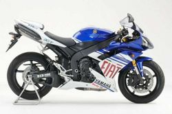 Yamaha-R1-Rossi-Rep-07.jpg