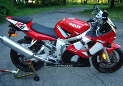 2002-Yamaha-YZF-R6-Red-10.jpg