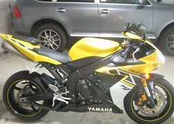 2006-Yamaha-YZF-R1-Yellow-LE-2.jpg