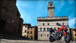 Ducati-hyperstrada-2015-2015-4.jpg