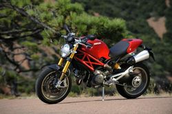 Ducati-monster-1100-2011-2011-0 4kzuqA8.jpg