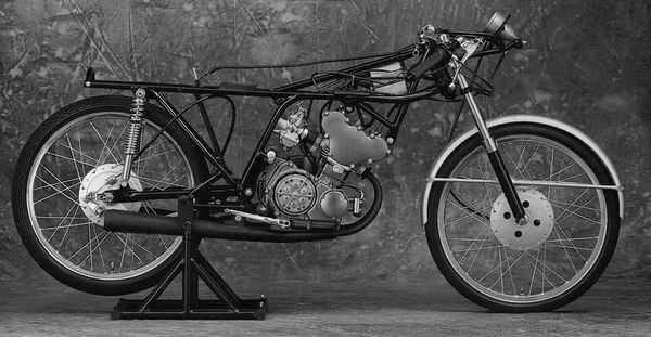 Racing Bikes Honda RC110 - RC11250