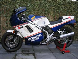 Honda-VF1000R-RONTH-86.jpg