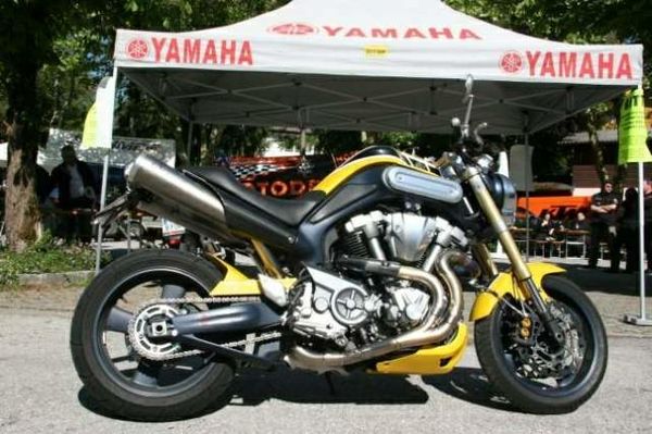 Yamaha MT-01 Kenny Roberts Design