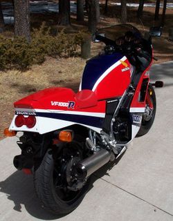 1985-Honda-VF1000R-Red-4727-2.jpg
